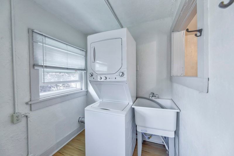 262 N 4th St #B - Photo 6 of 10