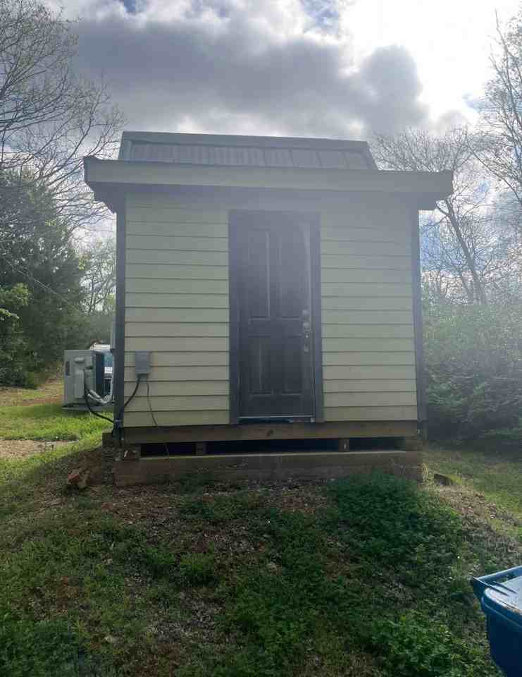 1323 S Magnolia St - Photo 2 of 6