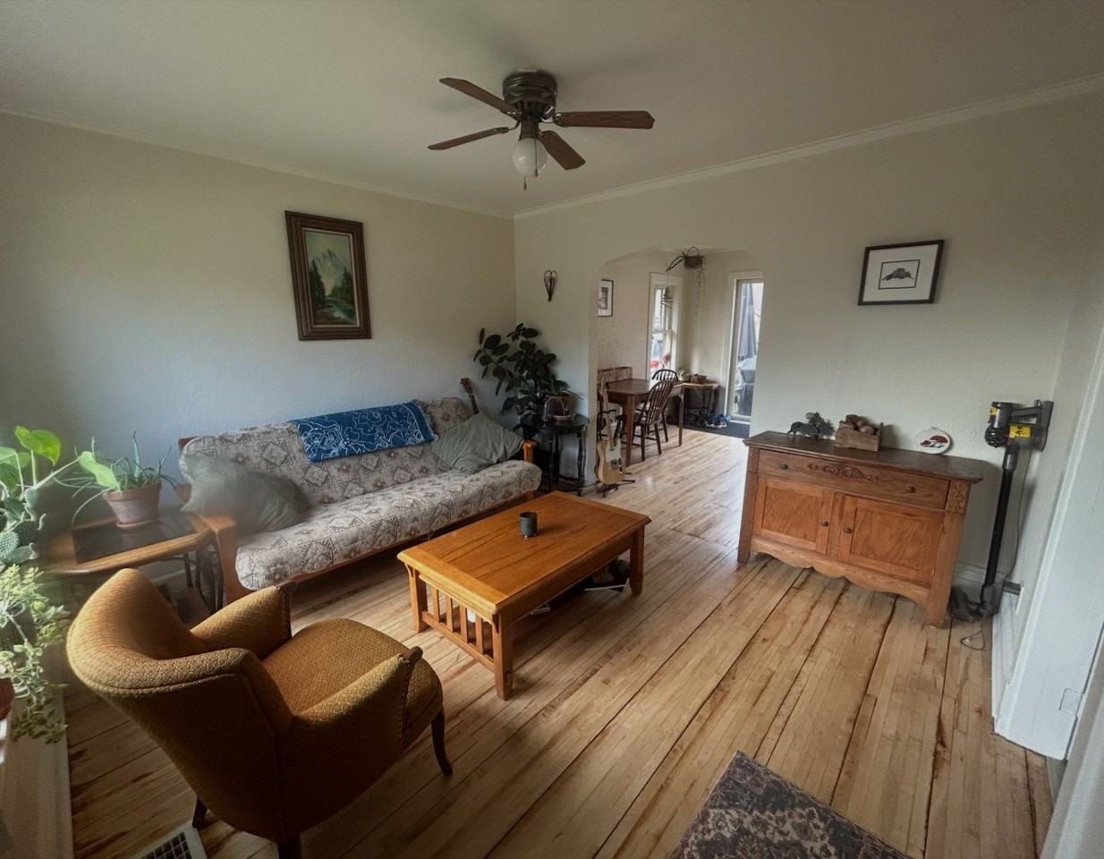 1533 N 8th Ave E - Photo 2 of 17