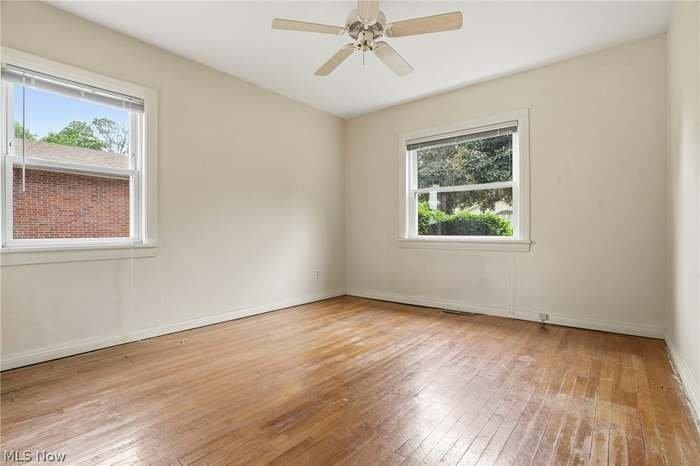 272 Schrop Ave - Photo 6 of 17