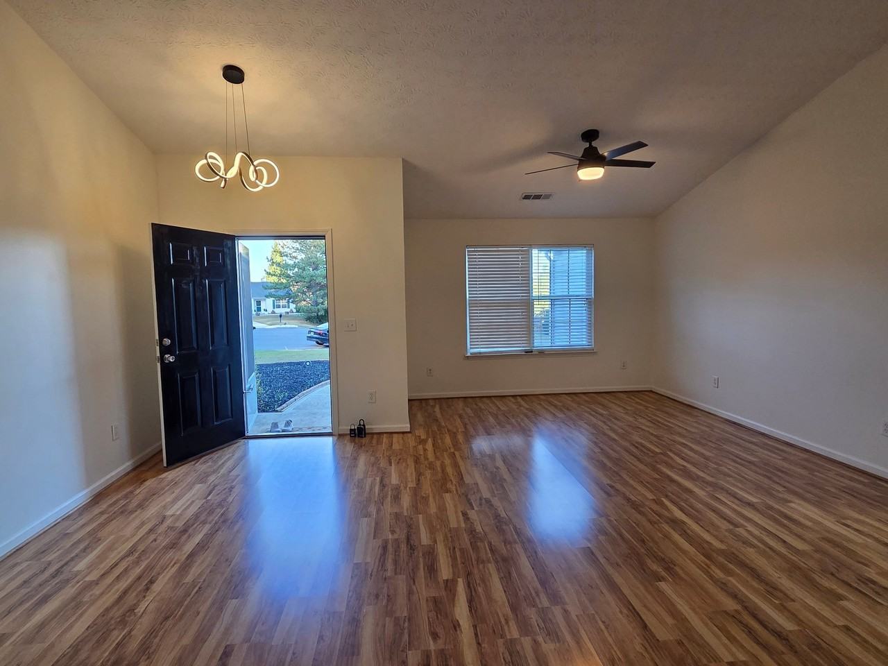 8455 River Bluff Pl - Photo 5 of 15