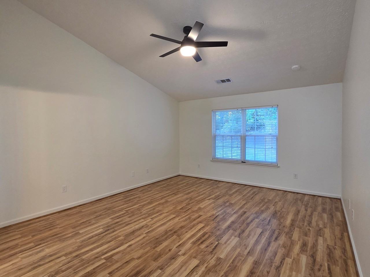 8455 River Bluff Pl - Photo 6 of 15