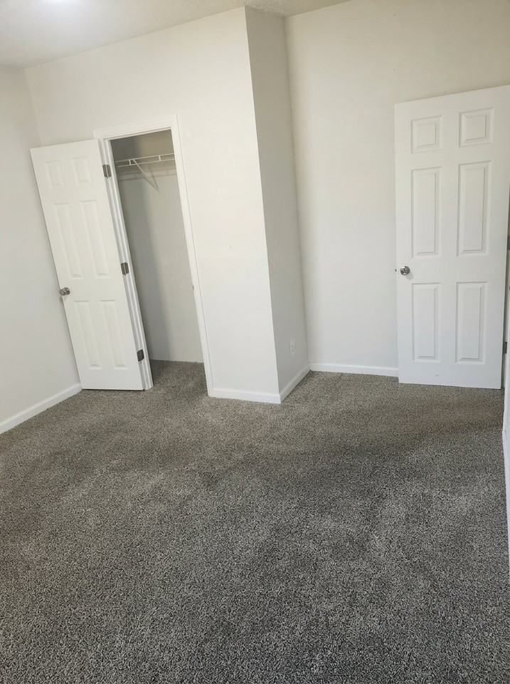 2310 W 17th St - Photo 2 of 7