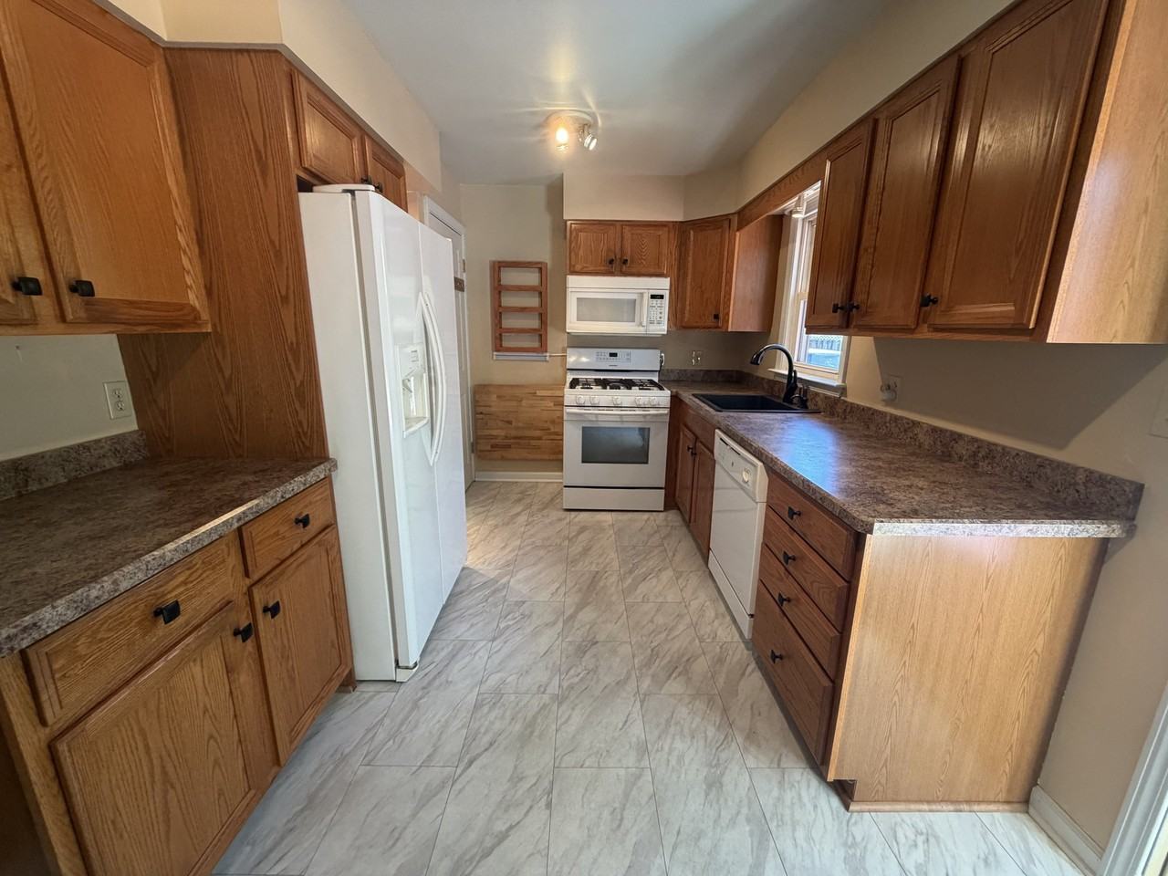 724 Belvedere Ave Se - Photo 5 of 16