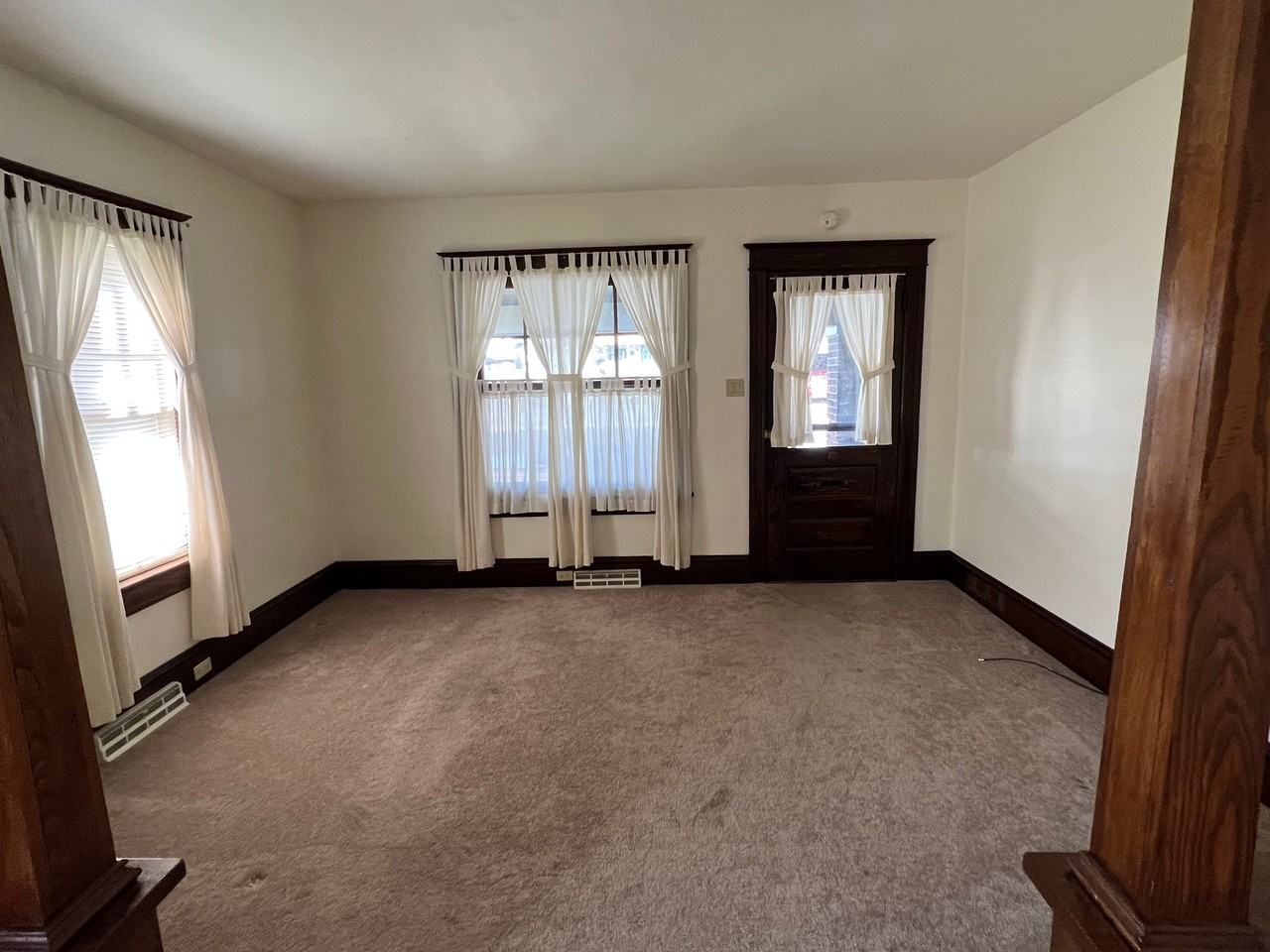 258 Priestley Ave - Photo 3 of 10