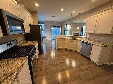 2034 Shadow Creek Blvd - Photo 4 of 10