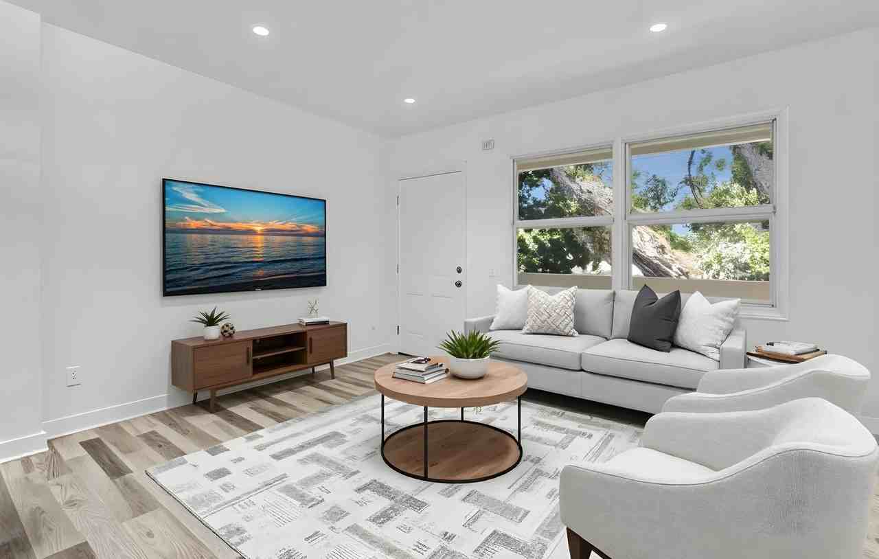 801 Swavenue #11 - Photo 3 of 13