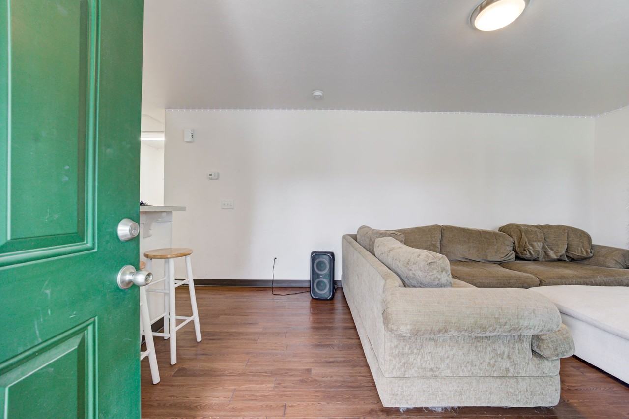130 W Eufaula St #1 - Photo 3 of 27