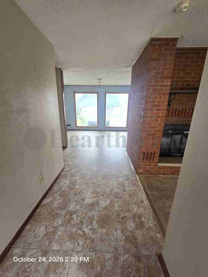 510 E 18th St #1 - Photo 4 of 23