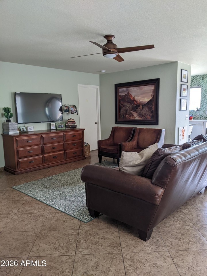 1070 E Appaloosa Rd - Photo 3 of 7