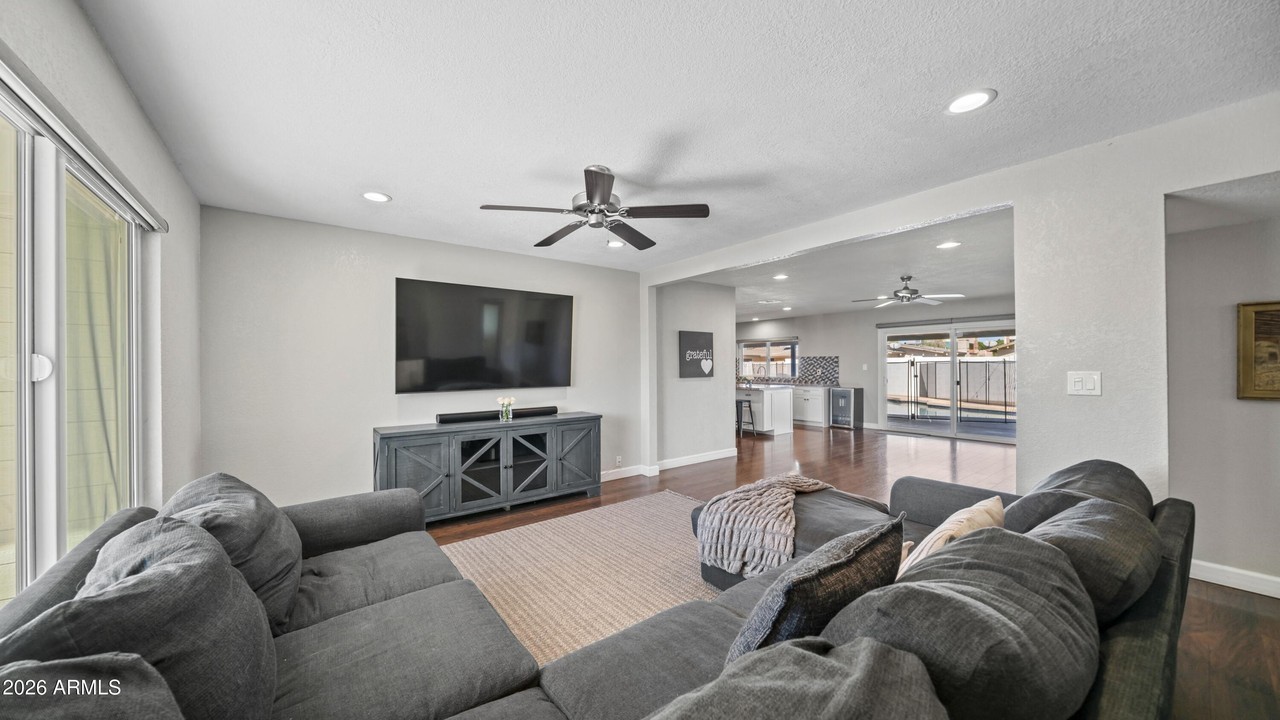 2168 E Broadmor Dr - Photo 3 of 43