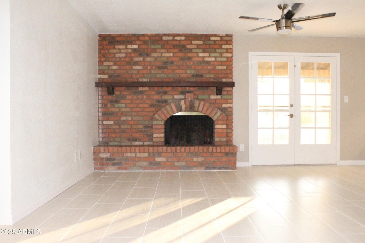 8806 N 105th Ln - Photo 4 of 12