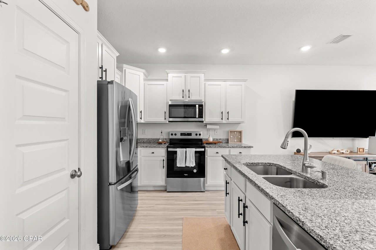 97 Phoenix St - Photo 5 of 24