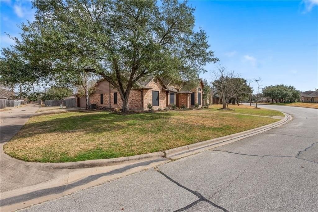 4505 Kensington Rd - Photo 3 of 37