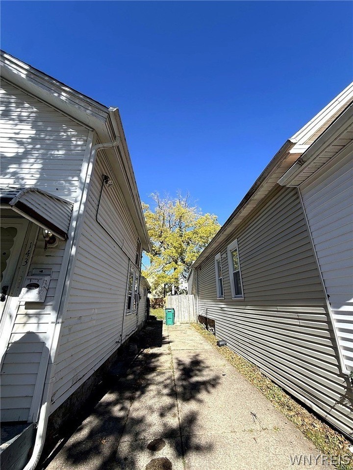 143 Tyler St - Photo 2 of 13