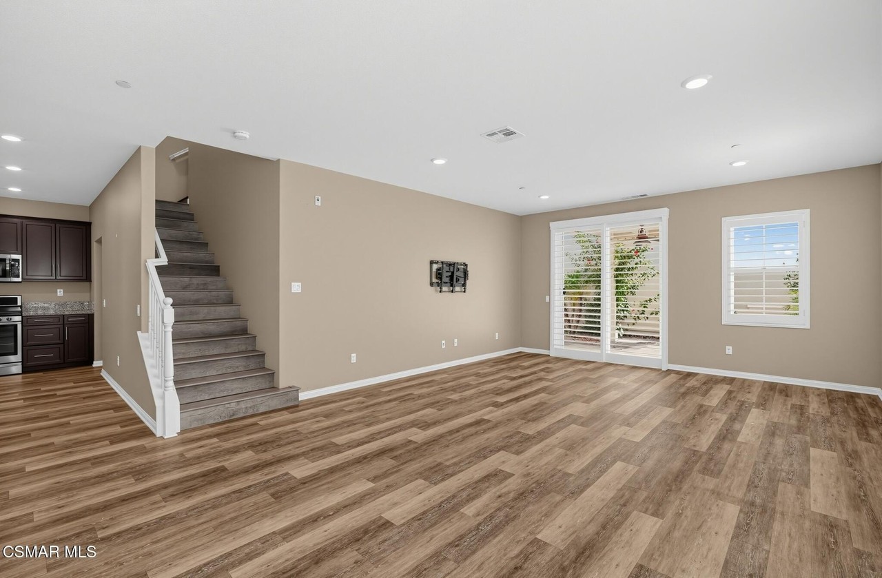 27470 Poppy Ct - Photo 4 of 41
