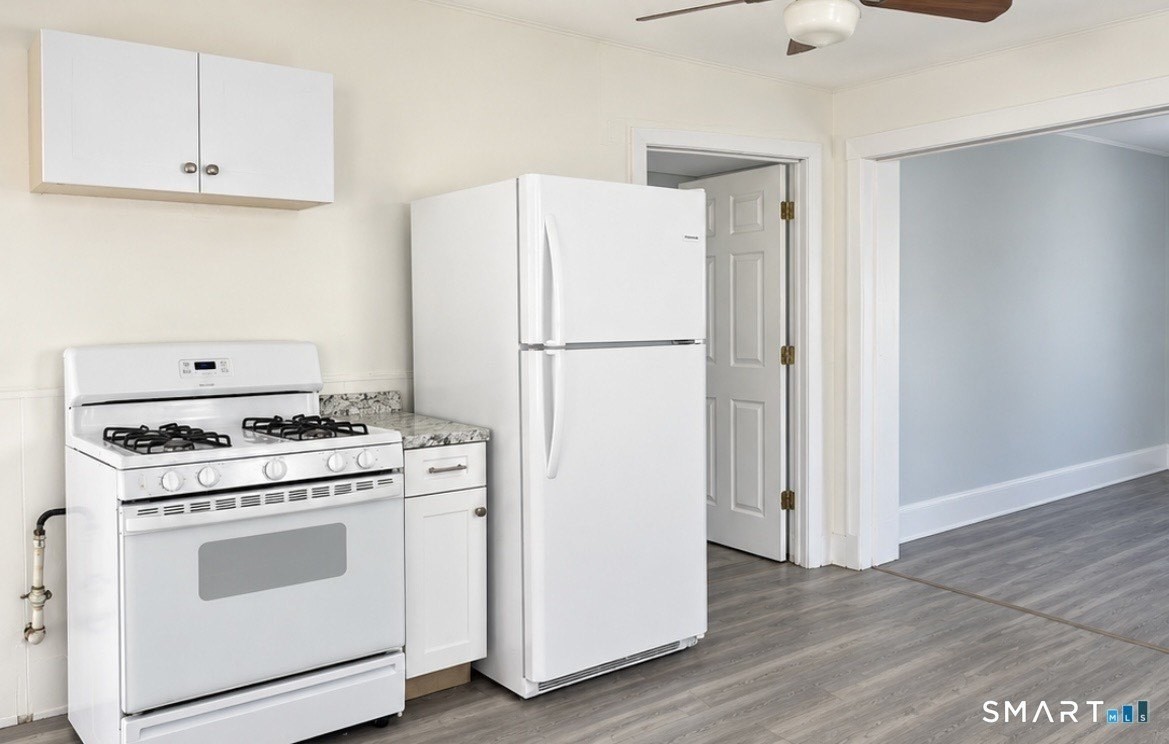 2086 E Main St - Photo 2 of 5