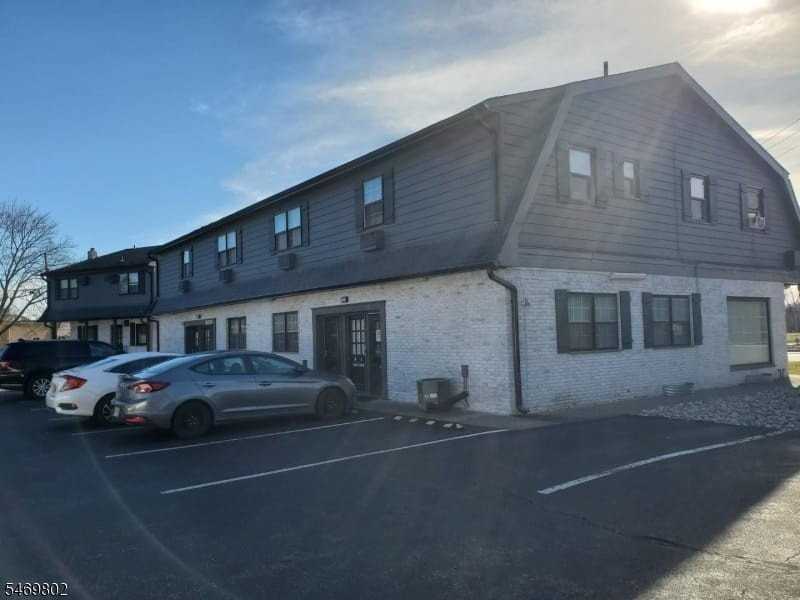 200 Newark Pompton Tpke