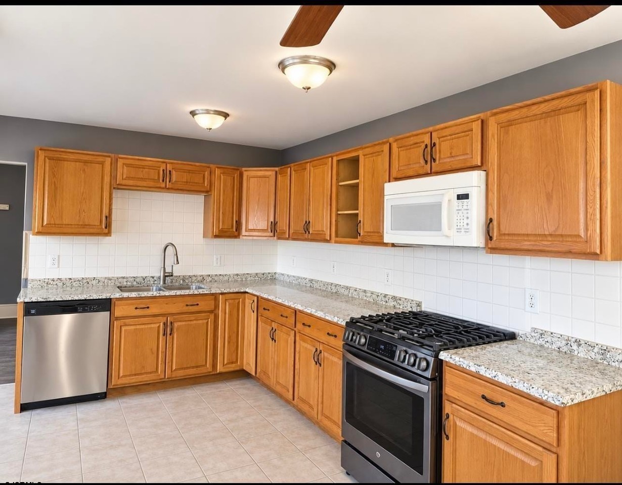 335 Buffalo Ave - Photo 3 of 13