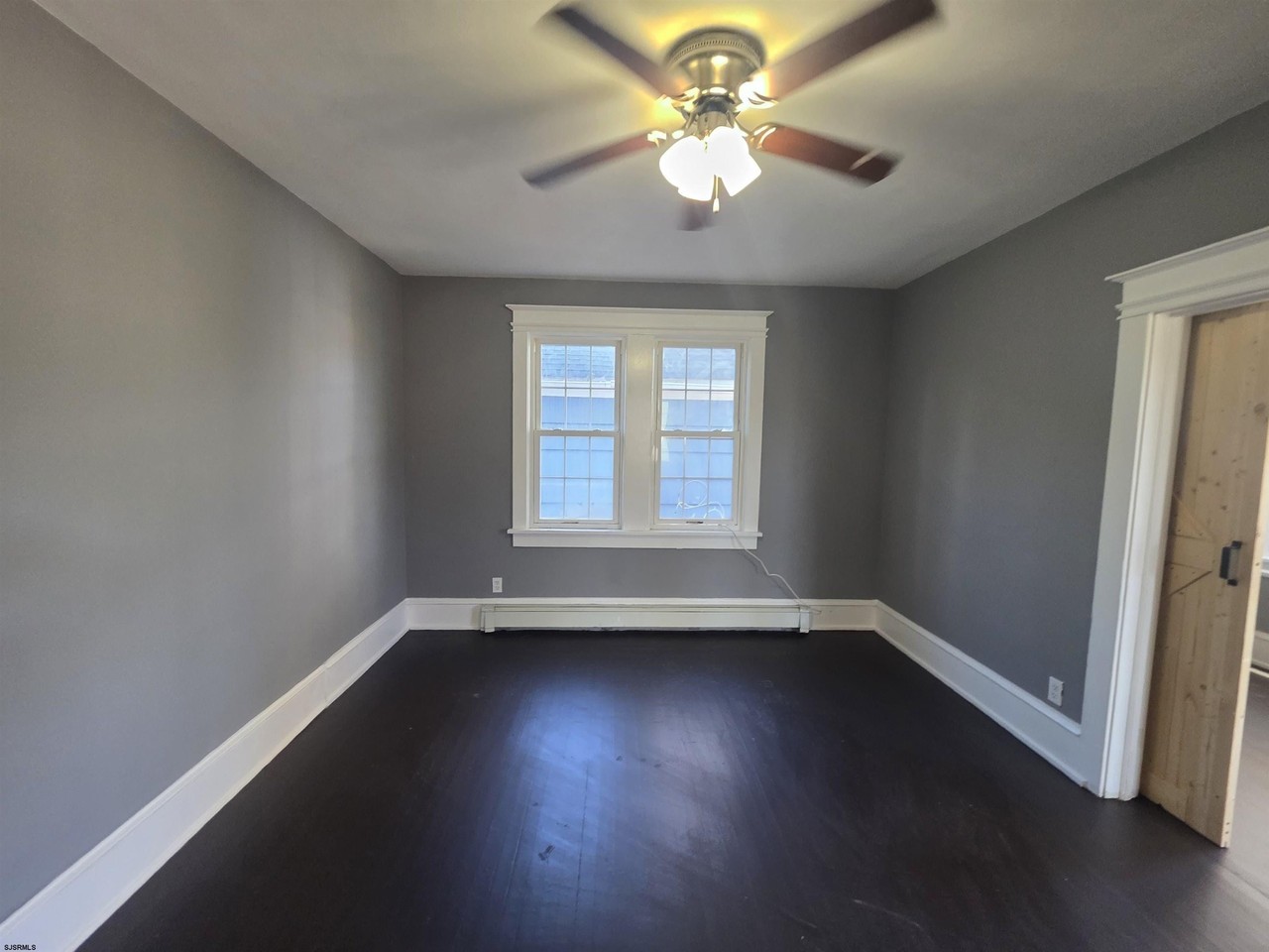 335 Buffalo Ave - Photo 7 of 13