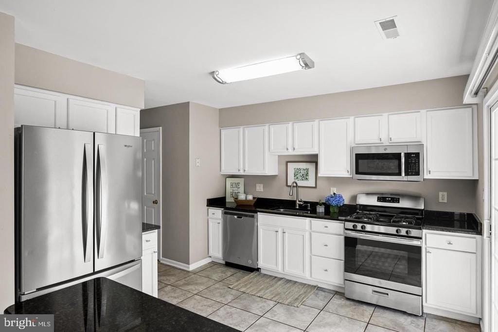2301 Gramercy Way - Photo 3 of 14