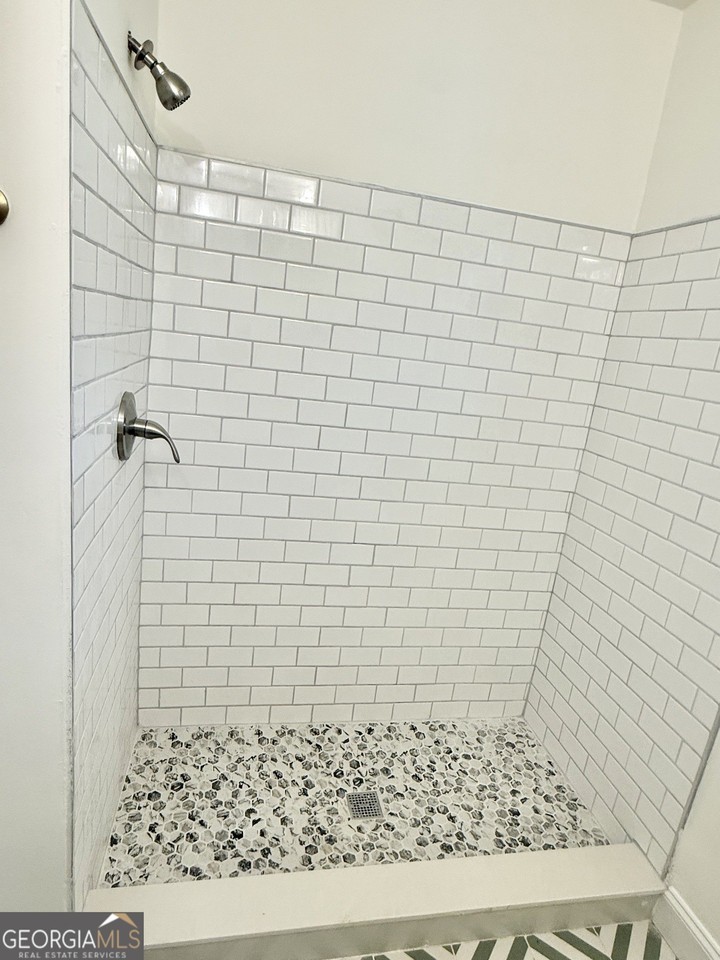 110 Elm Dr - Photo 5 of 12