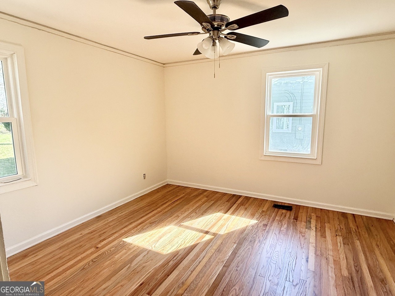 110 Elm Dr - Photo 6 of 12