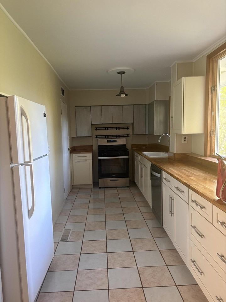 2565 Carmel St - Photo 2 of 16