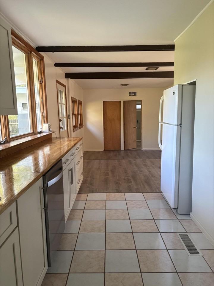 2565 Carmel St - Photo 3 of 16