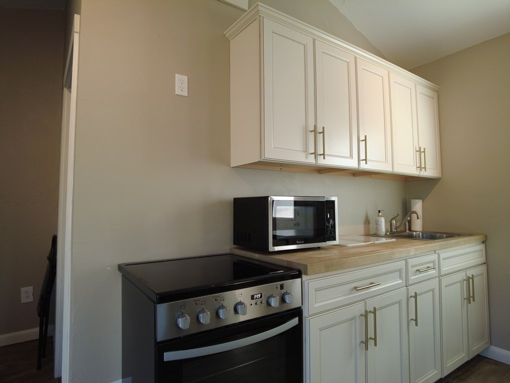 723 Quinlan St - Photo 6 of 13