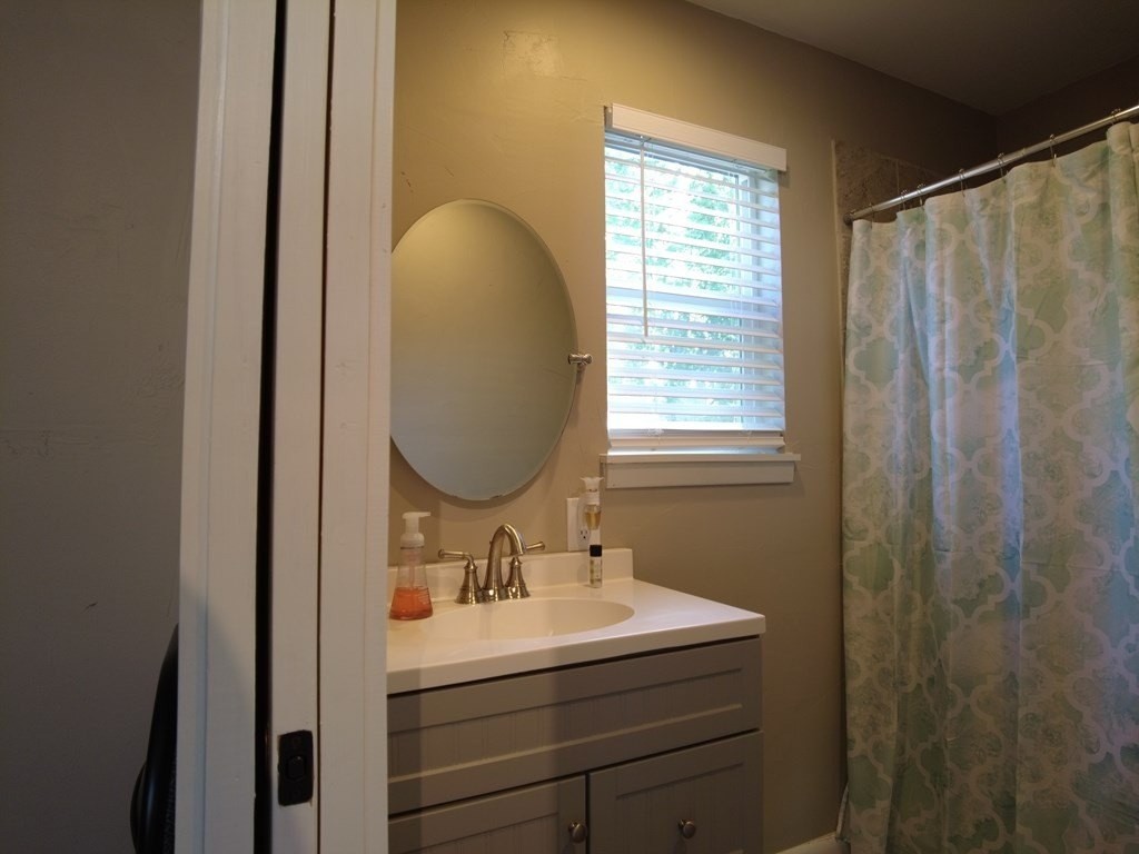 723 Quinlan St - Photo 7 of 13