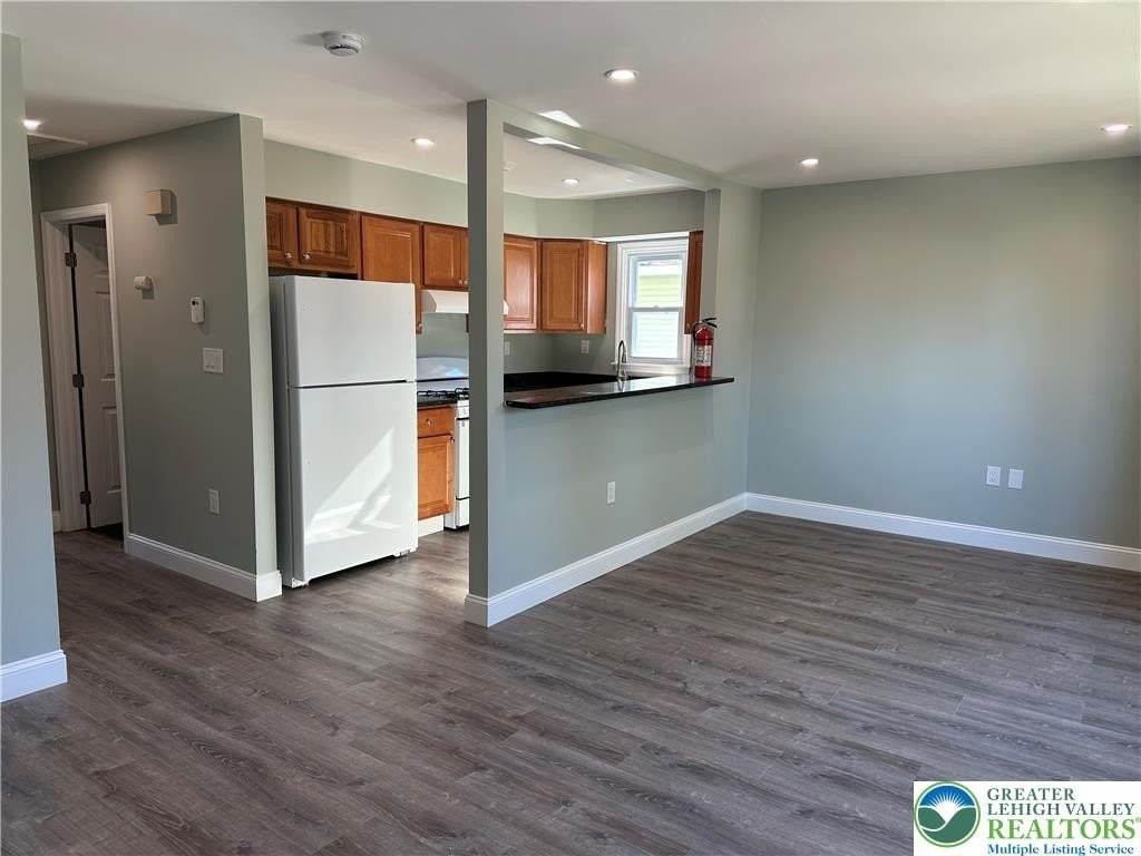 418 Mckeen St #4 - Photo 2 of 8