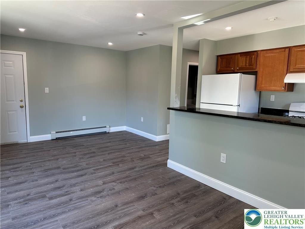 418 Mckeen St #4 - Photo 3 of 8