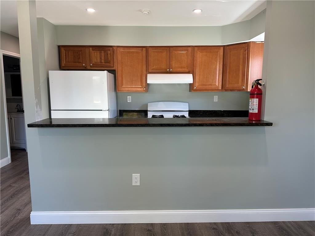 418 Mckeen St #4 - Photo 4 of 8