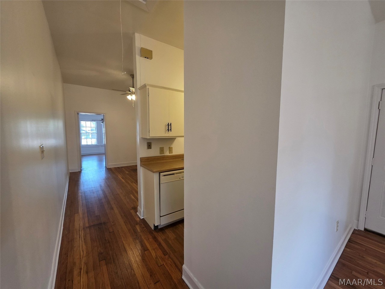 1012 Magnolia Curv #D - Photo 5 of 19