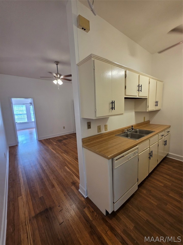 1012 Magnolia Curv #D - Photo 6 of 19