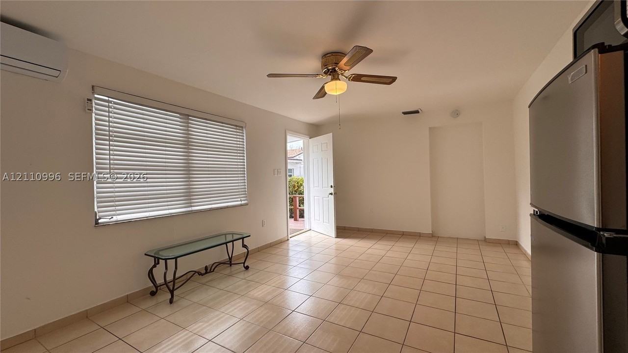 233 Nw 45th Ave - Photo 2 of 6