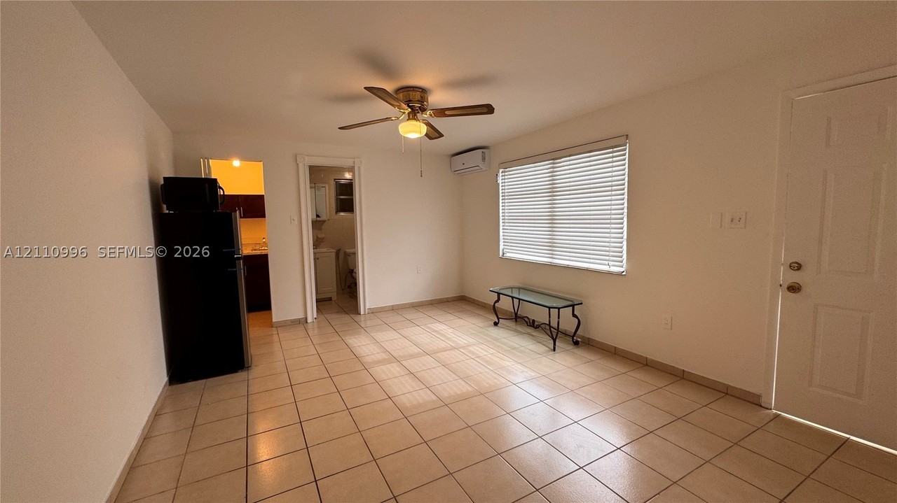 233 Nw 45th Ave - Photo 3 of 6