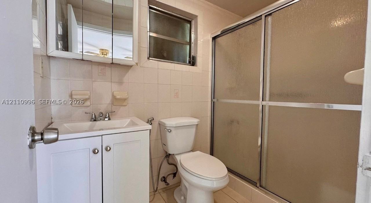 233 Nw 45th Ave - Photo 5 of 6