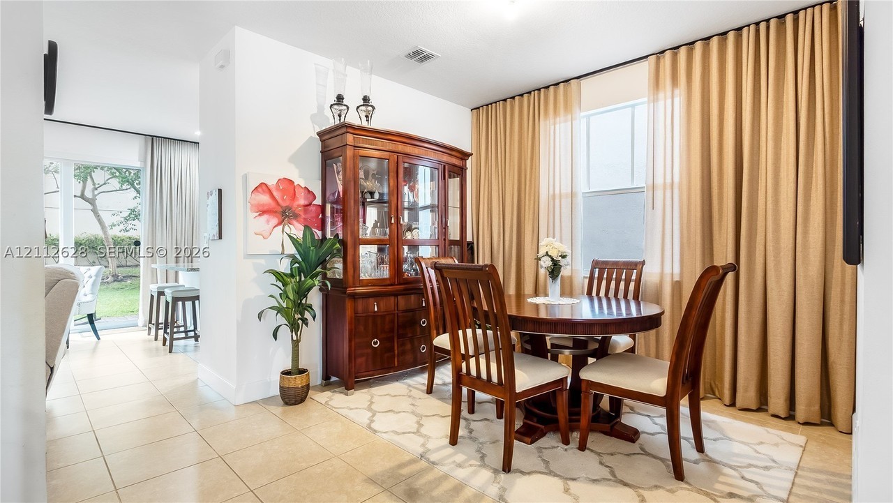 4445 Nw 48th Ter - Photo 6 of 19
