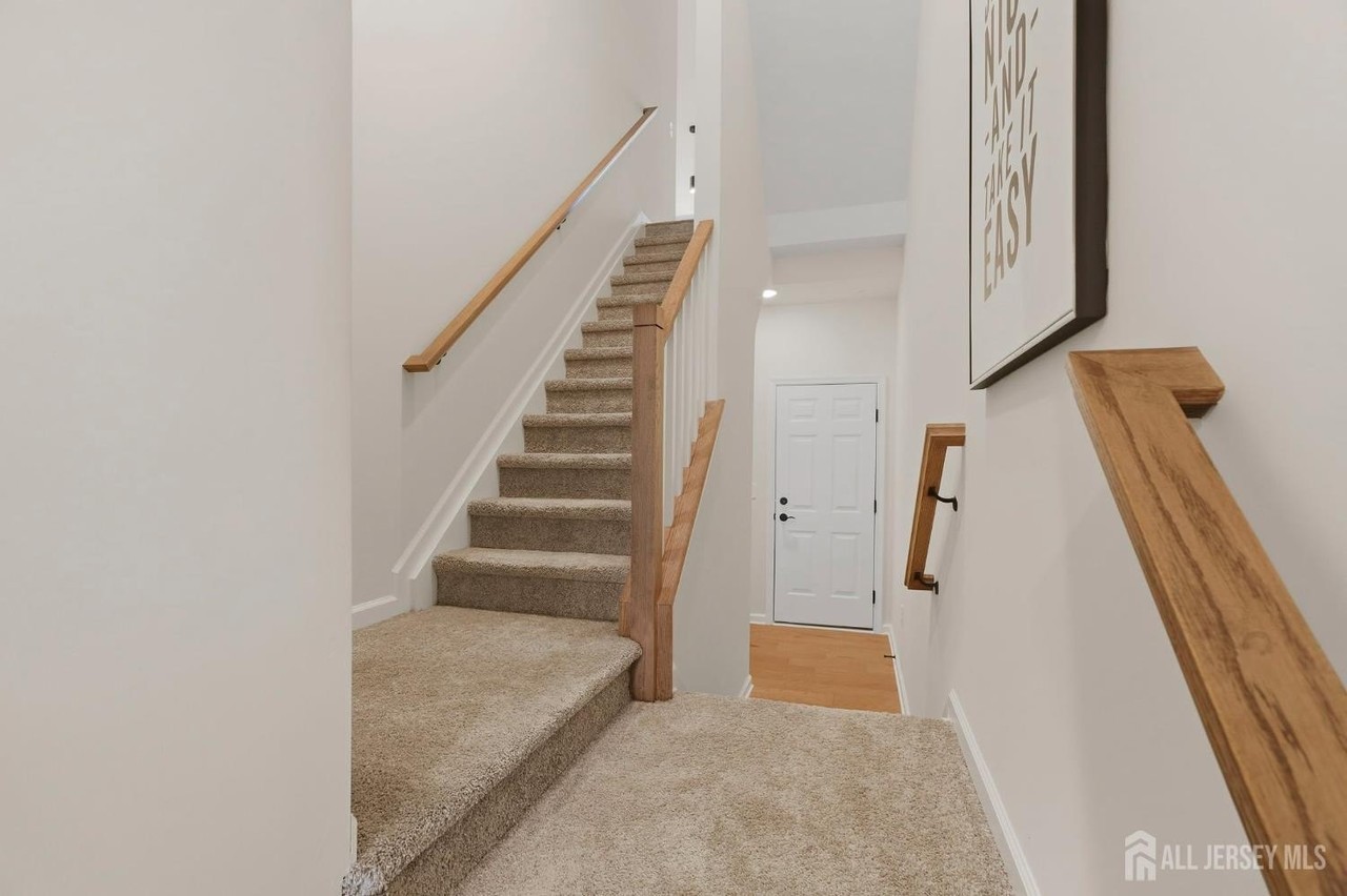 119 Sadie Cir - Photo 4 of 32