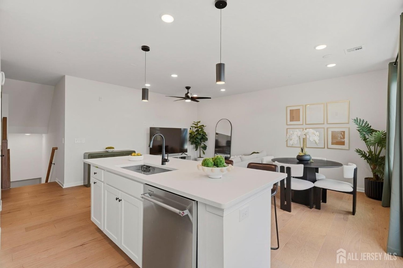 119 Sadie Cir - Photo 7 of 32