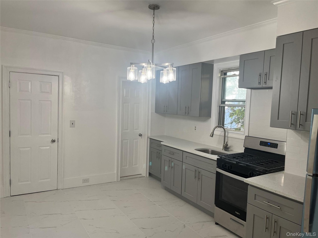 9219 91st Ave - Photo 3 of 9