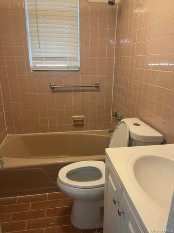 9219 91st Ave - Photo 5 of 9