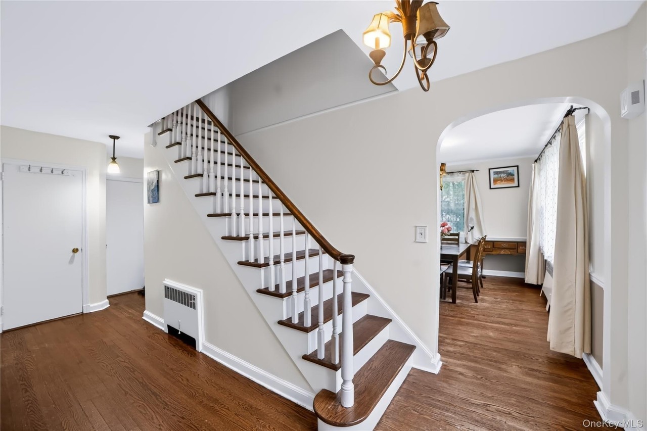 27 Parkview Dr - Photo 4 of 29