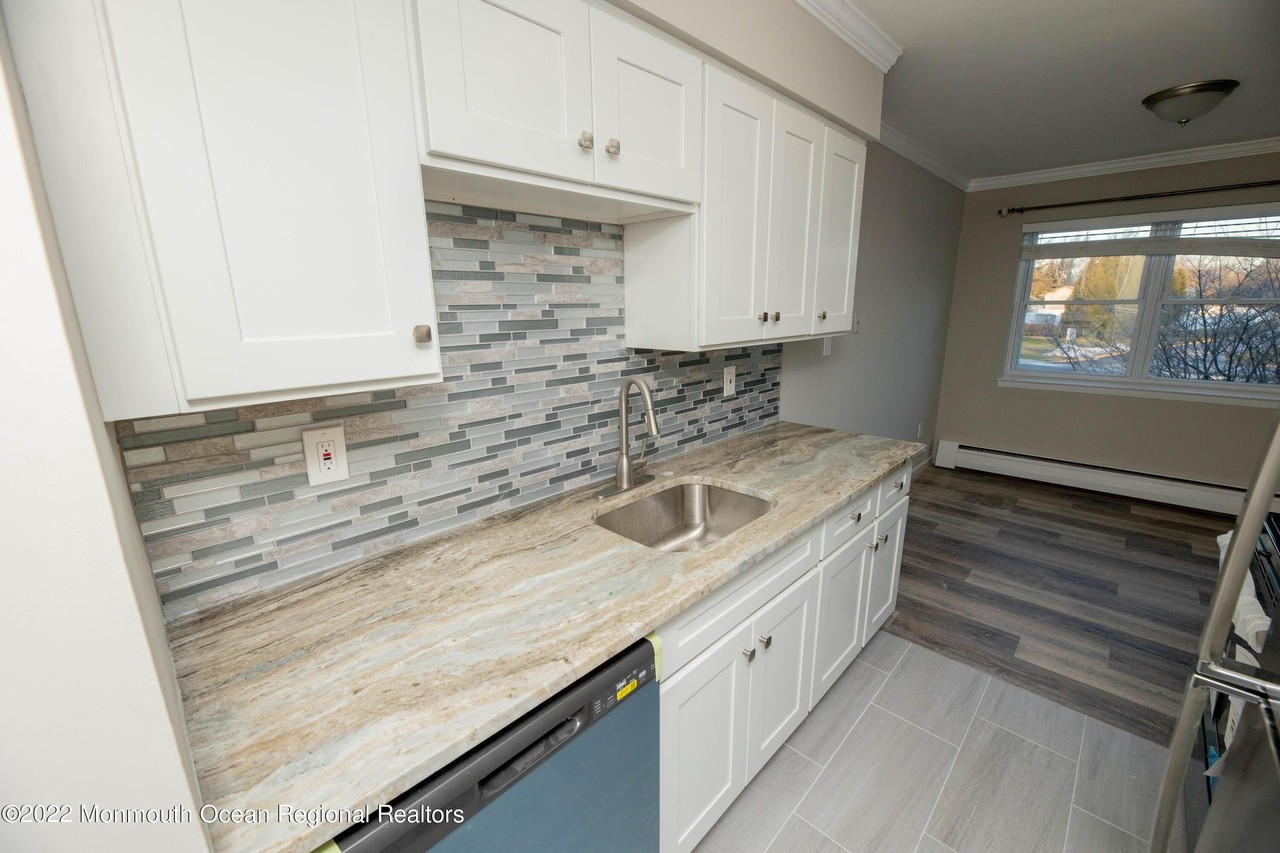 110 Stonehurst Blvd #H - Photo 5 of 47