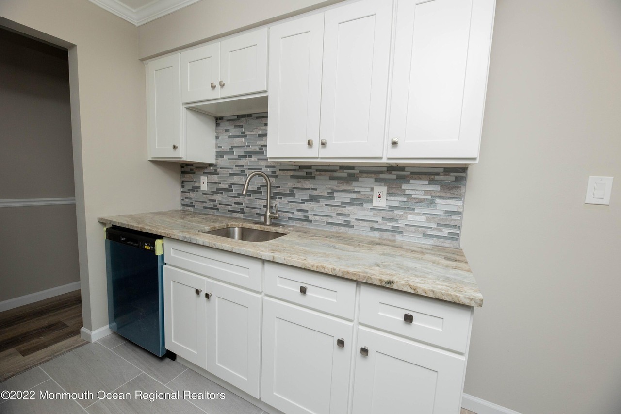110 Stonehurst Blvd #H - Photo 7 of 47