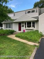 featured image of 2 Lloyd Pl