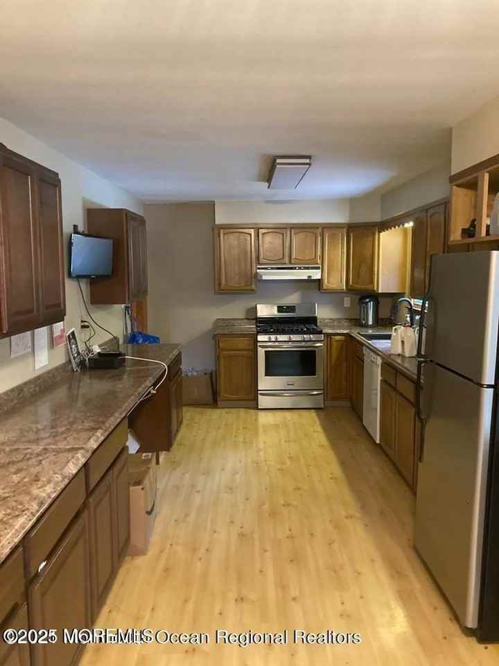 2 Lloyd Pl - Photo 2 of 4
