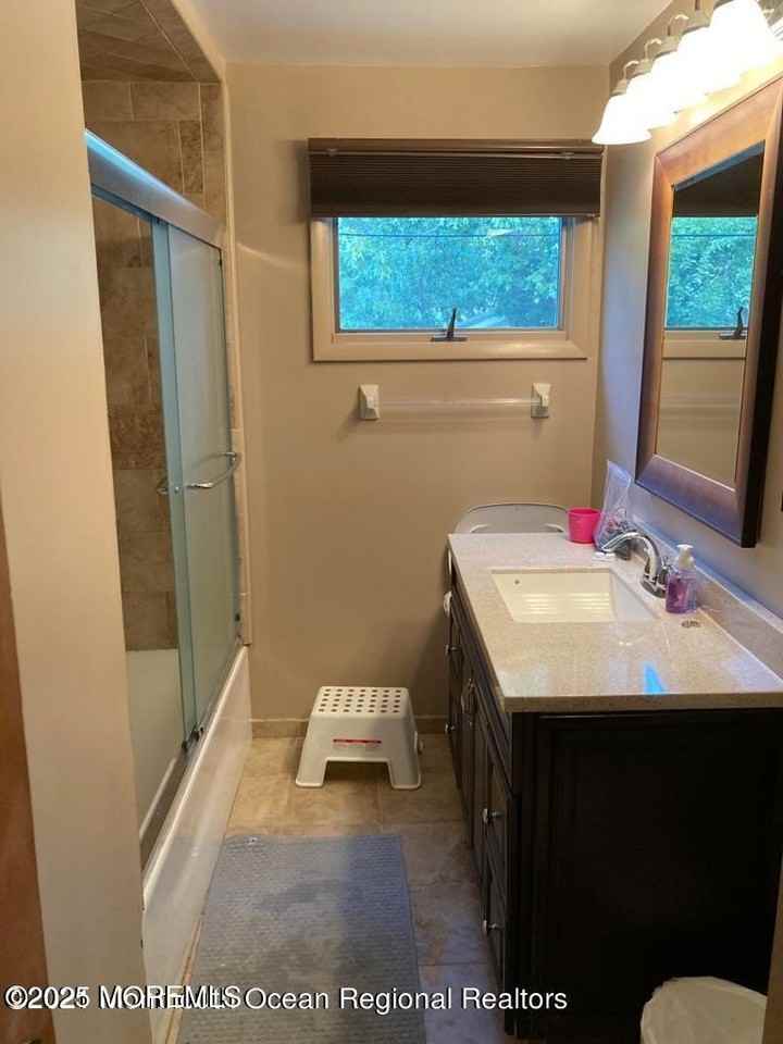 2 Lloyd Pl - Photo 3 of 4